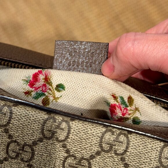 Gucci Neo Vintage GG Supreme Messenger Bag - Picture 13 of 16